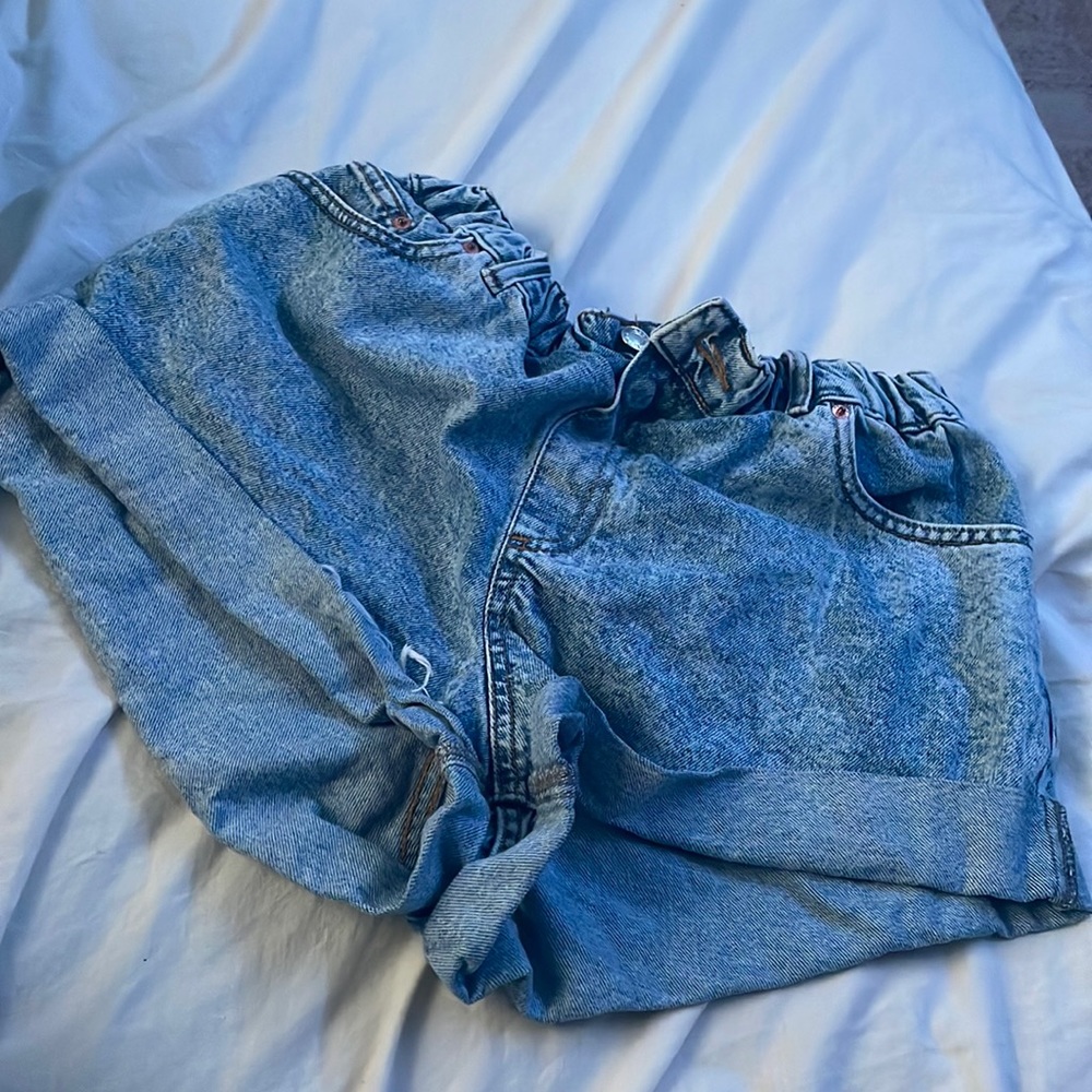 Short shorts, blue.